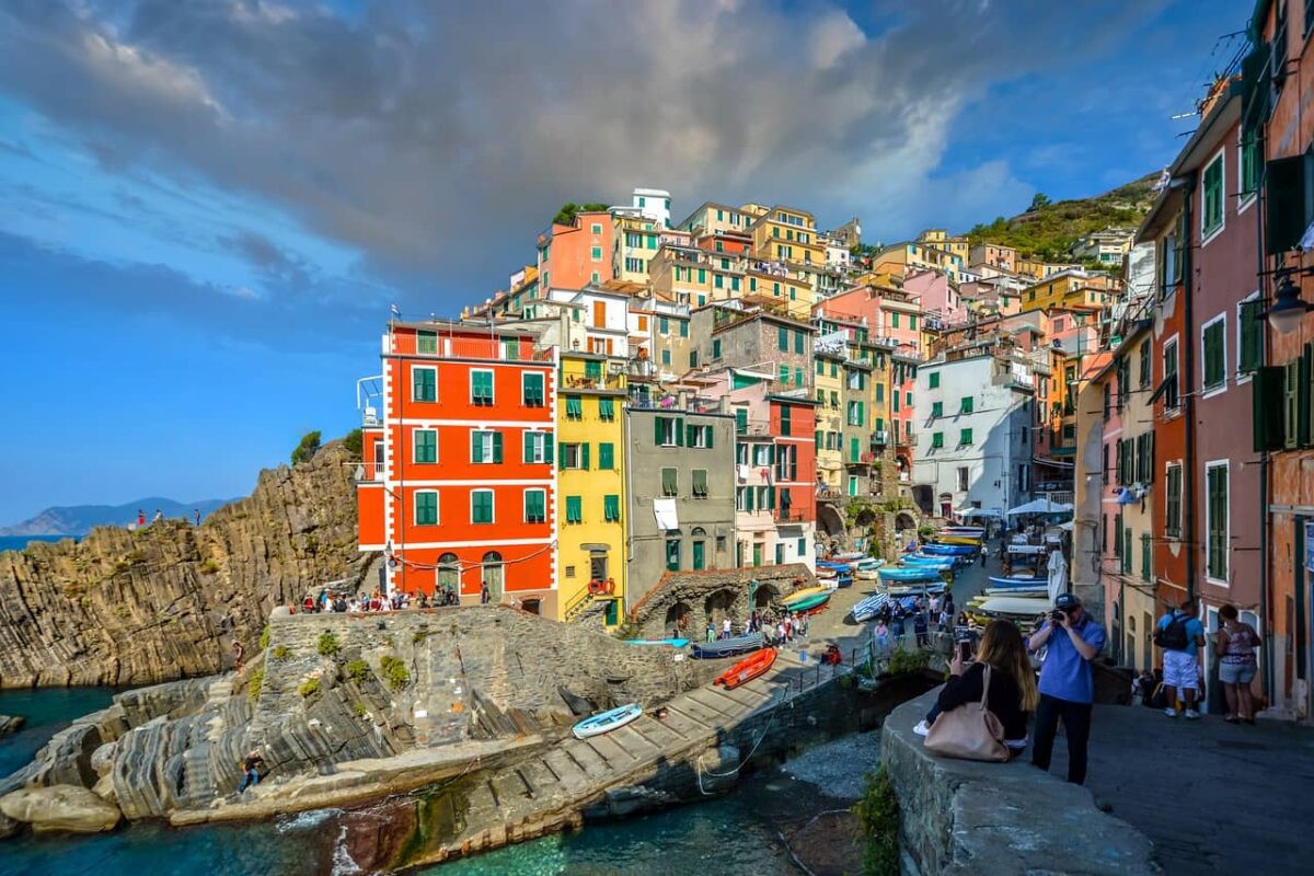 cinque terre in moto riomaggiore